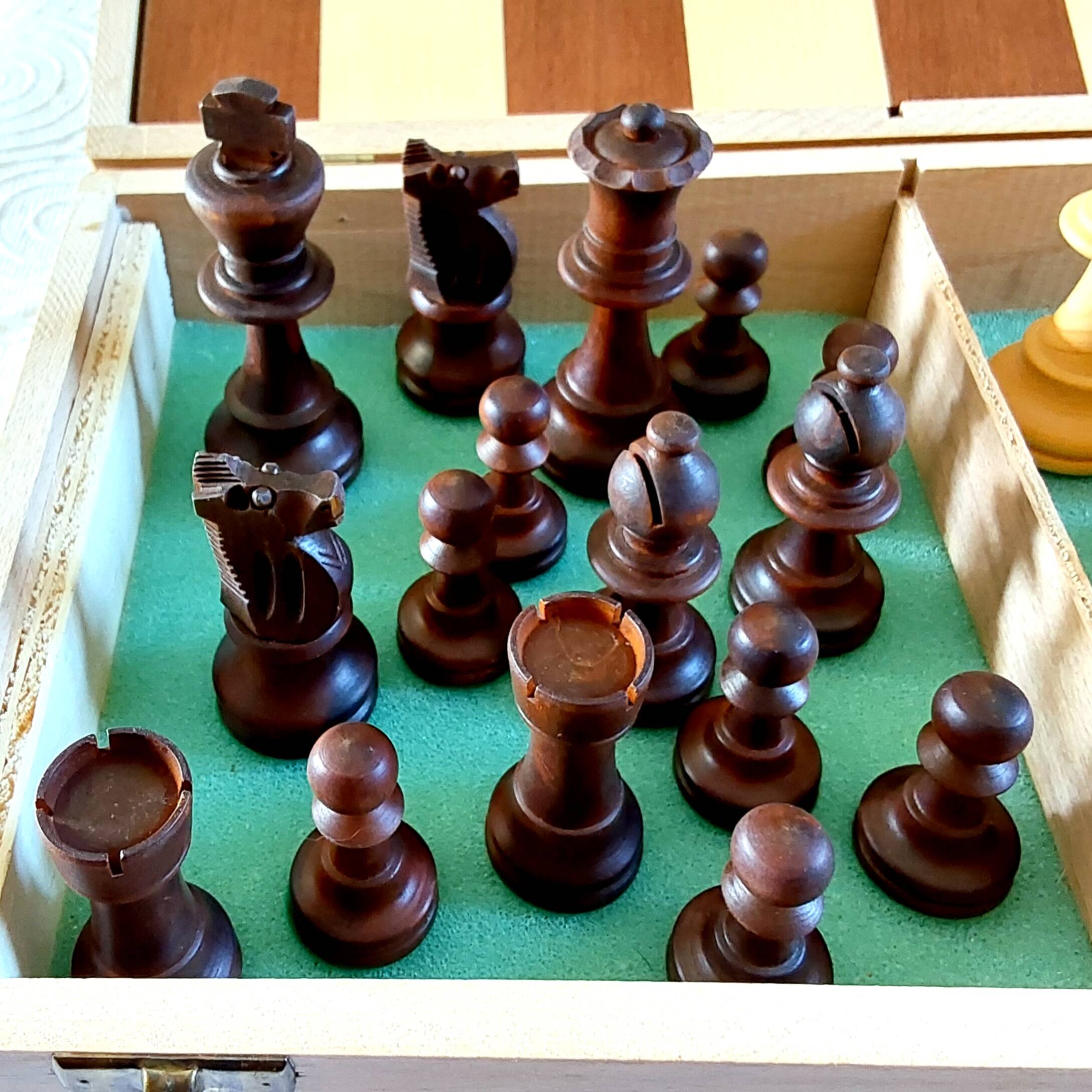 Vintage lardy international chess set