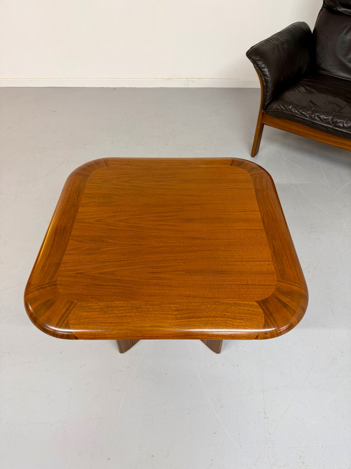 Small Scandinavian design coffee table from the 70s, vintage Hohnert.