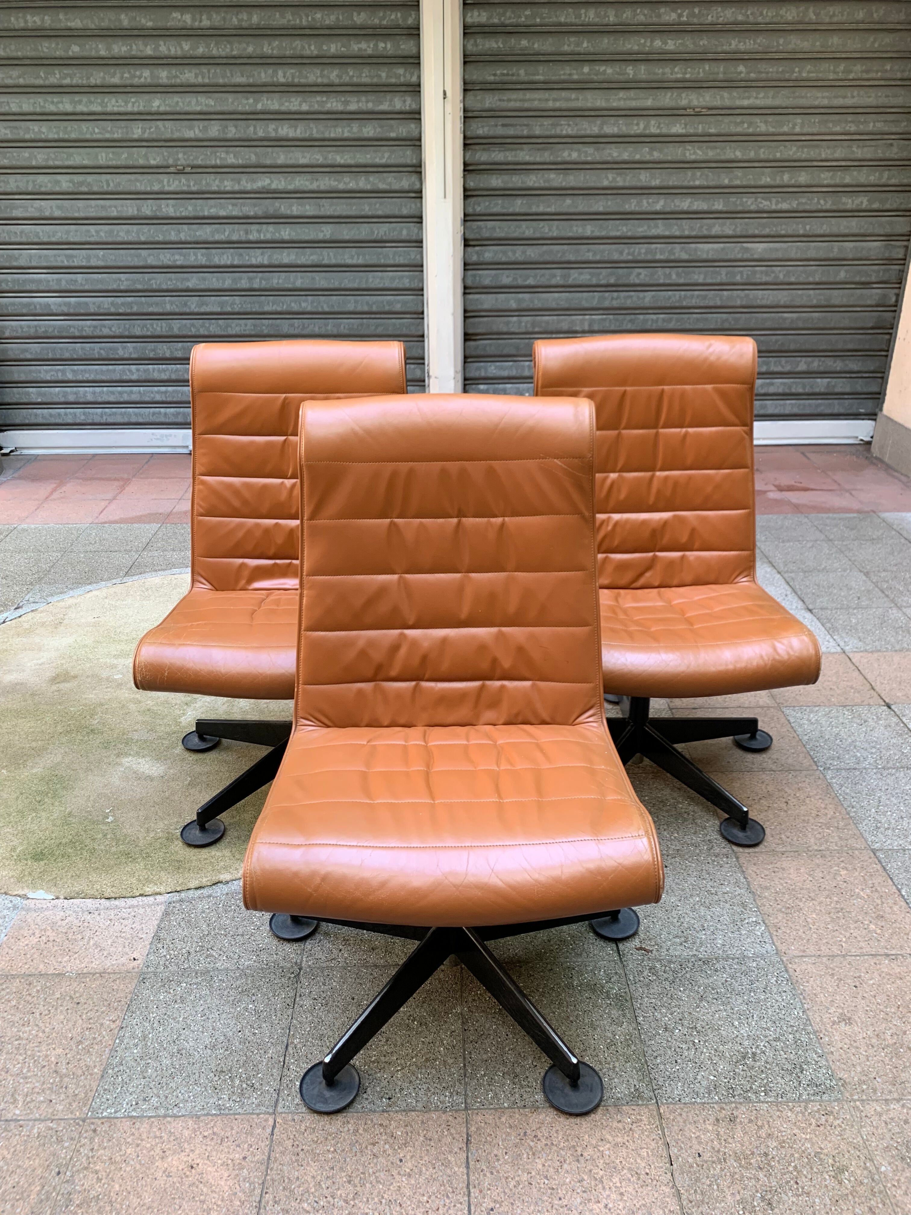 Conference armchair in fawn leather - 1980