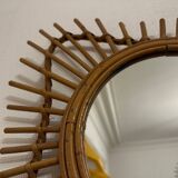 Miroir en rotin vintage en forme de guitare