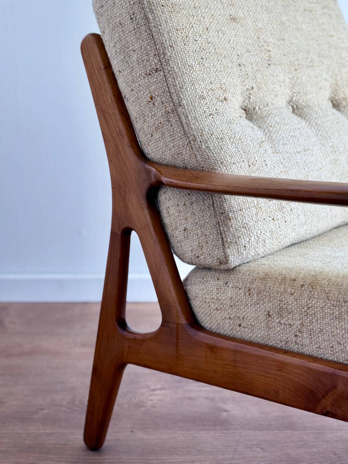 Vintage 80s Scandinavian armchair – wood and beige tweed