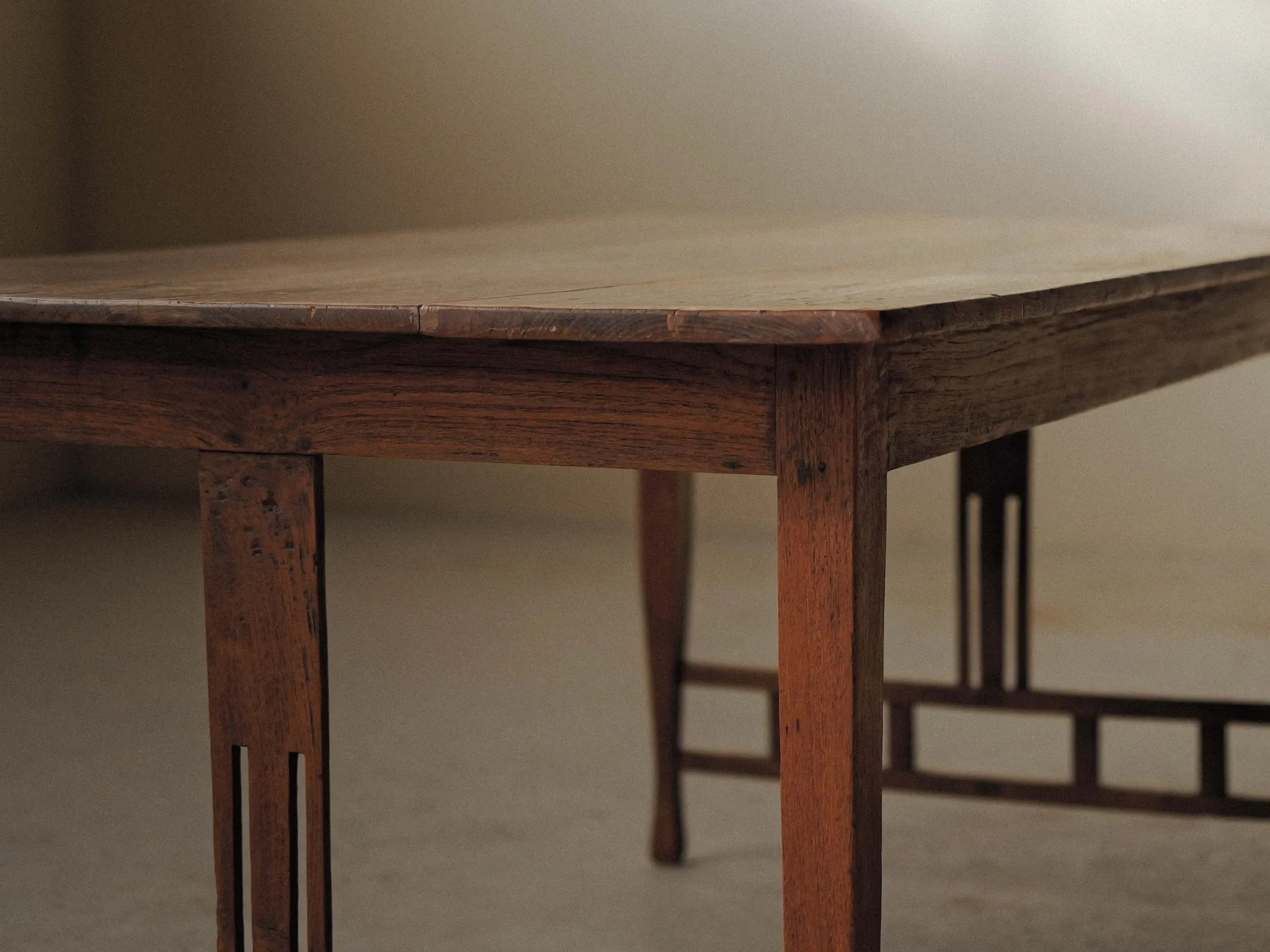 Arts & Crafts table in solid oak, around 1900