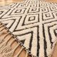 Tapis berbère en laine écrue à motifs noirs