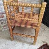 Mulched corner chair and light wood