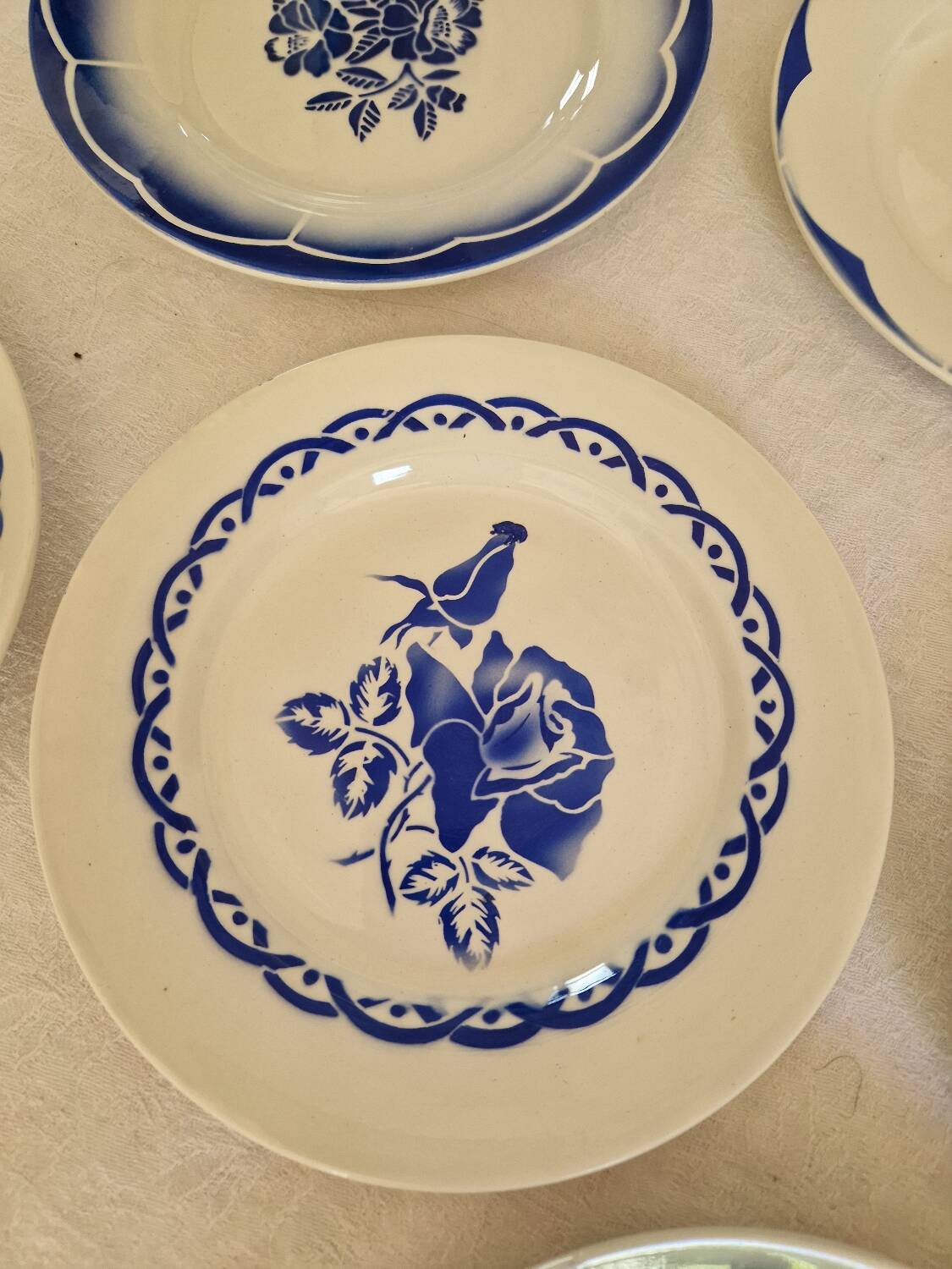 Set of 12 mismatched dinner plates