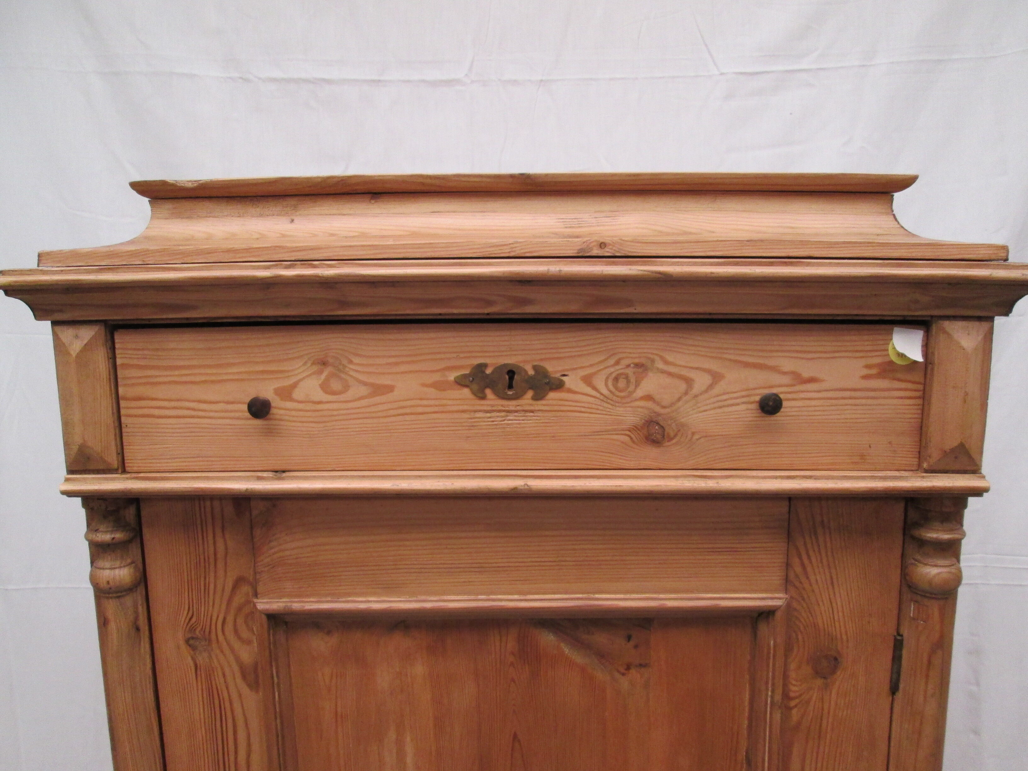 Danish bonnetière 19th in pine