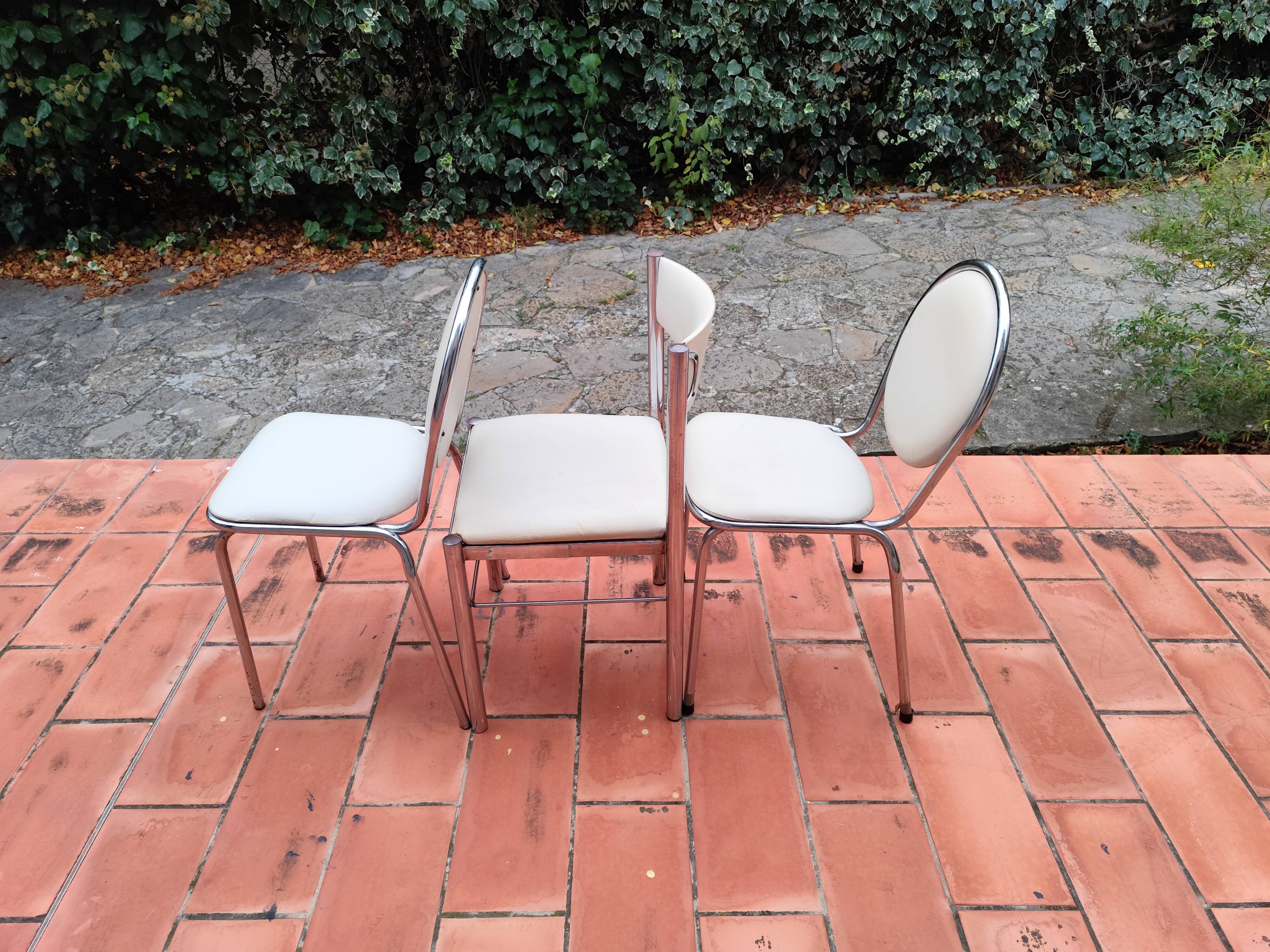 CIVIC Made in France Trio of vintage 1970s Medallion chairs