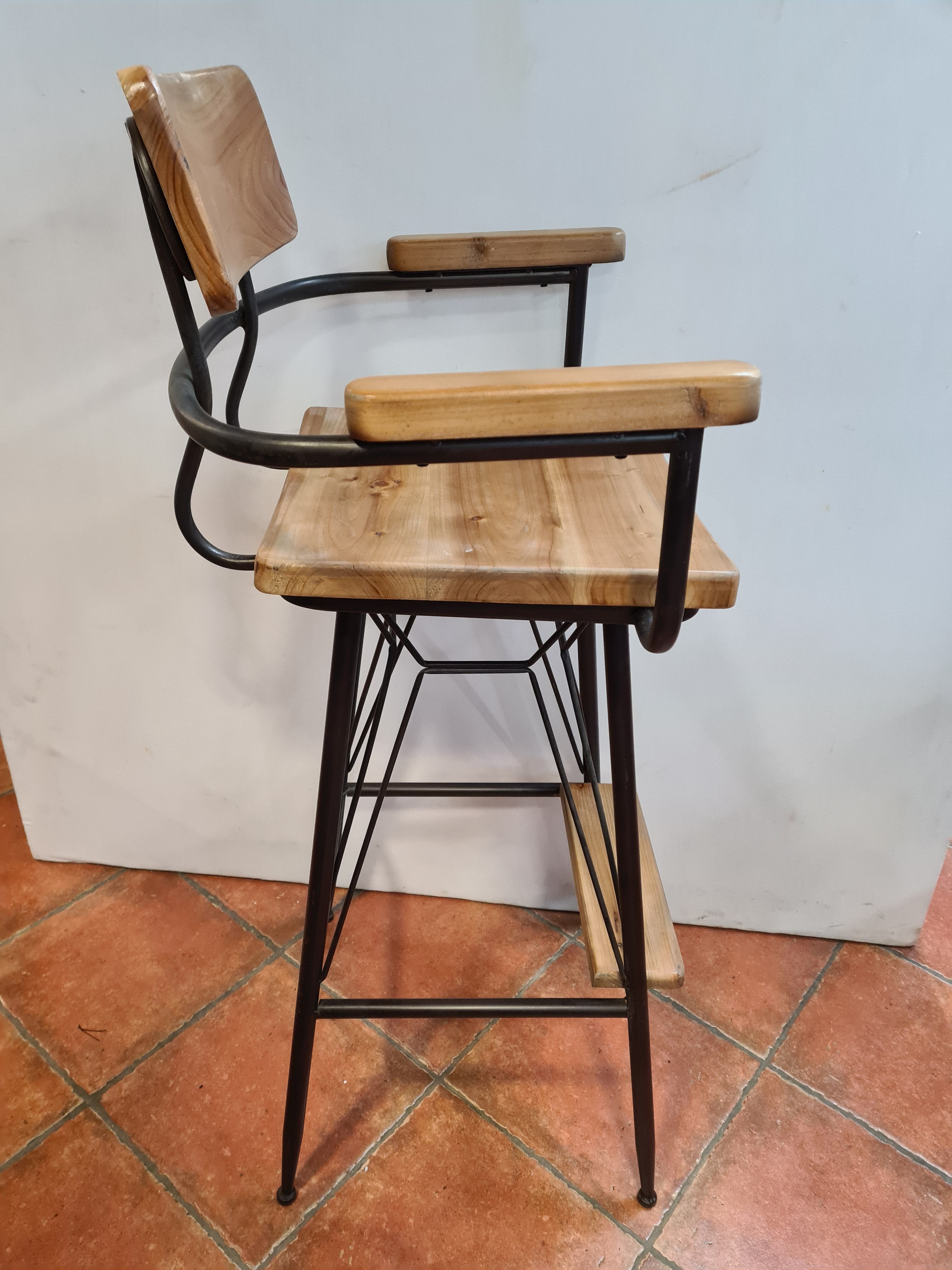 Bar chair made of iron and wood