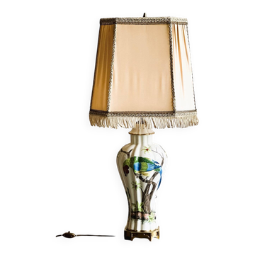 Lampe de table en porcelaine de Paris aux oiseaux exotiques, années 1950.
