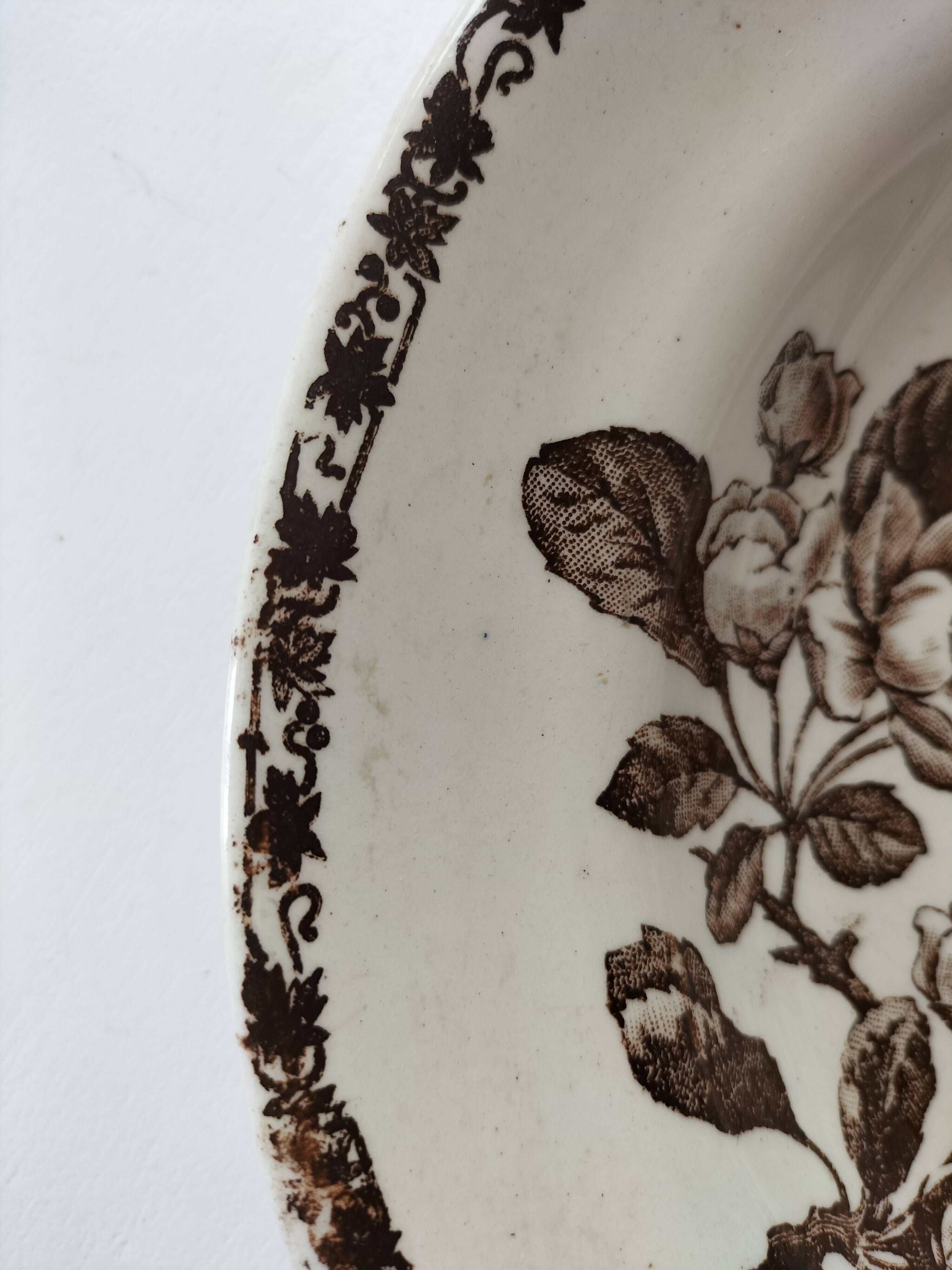 Antique plate with brown floral decoration, Grand dépôt E. Bourgeois