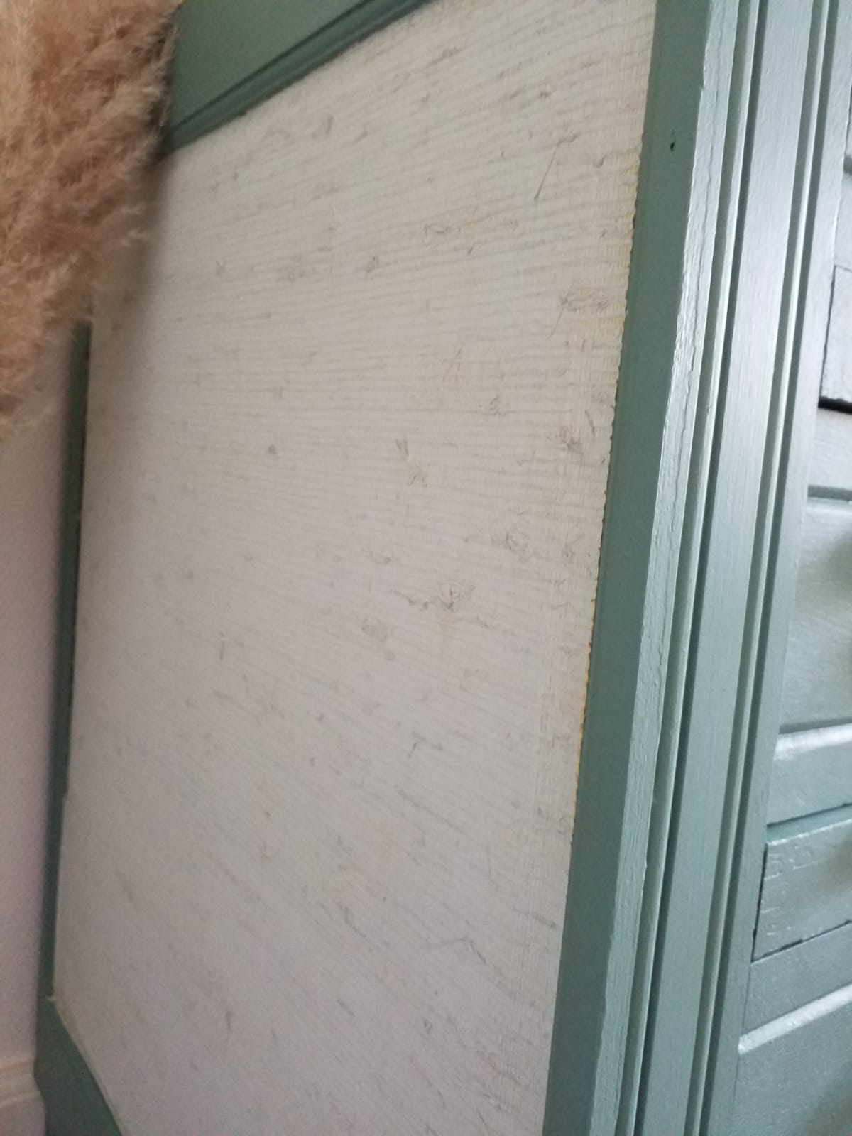 Asymmetrical cabinet