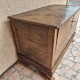 Late 19th century oak laundry chest