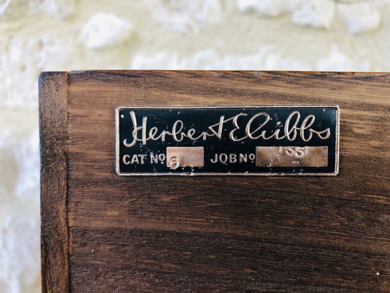 Vintage stand-pedding, Scandinavian style shelf by Herbert Gibbs, circa 60