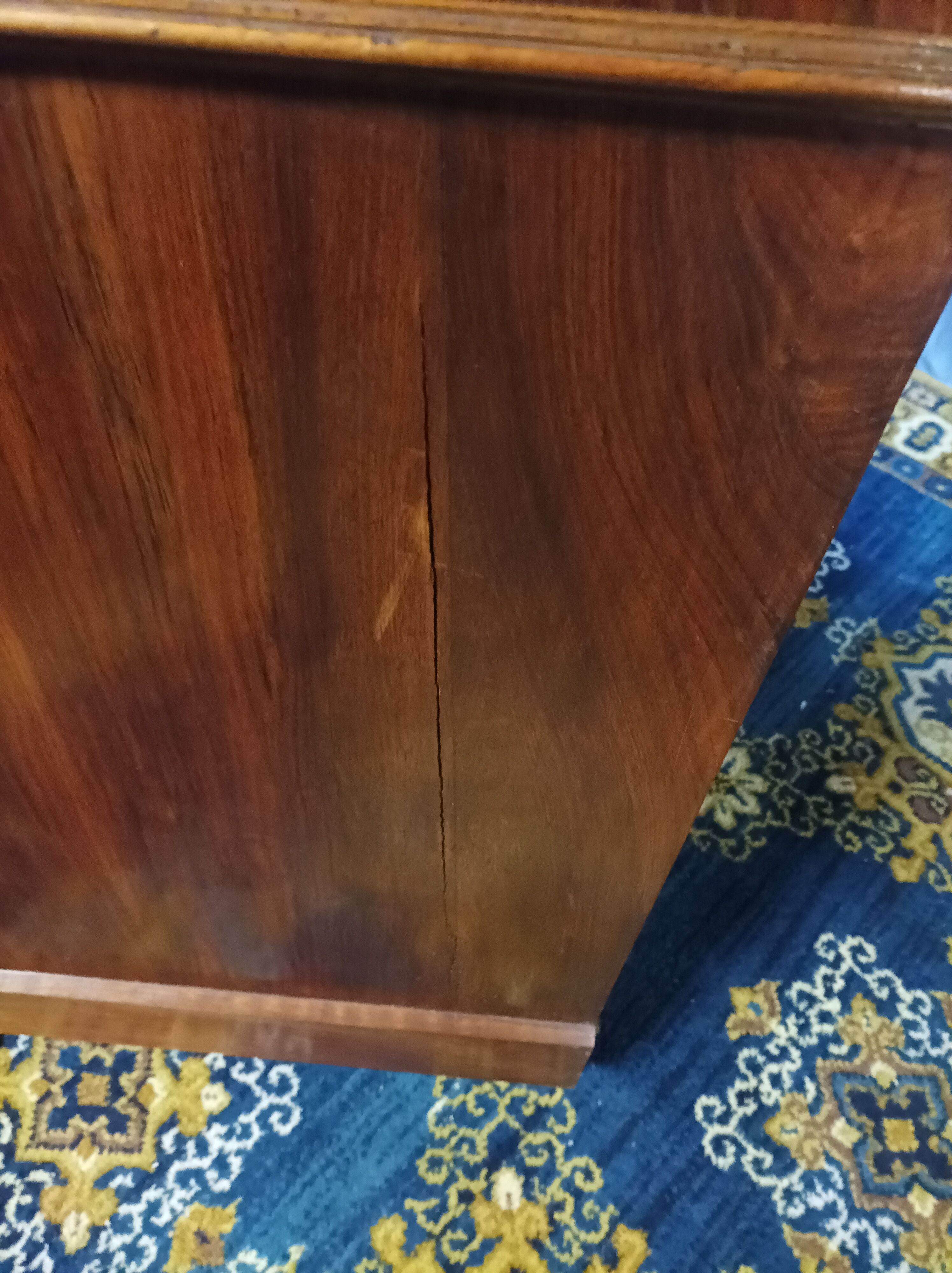 Commode Louis Philippe en ronce de noyer XIXème