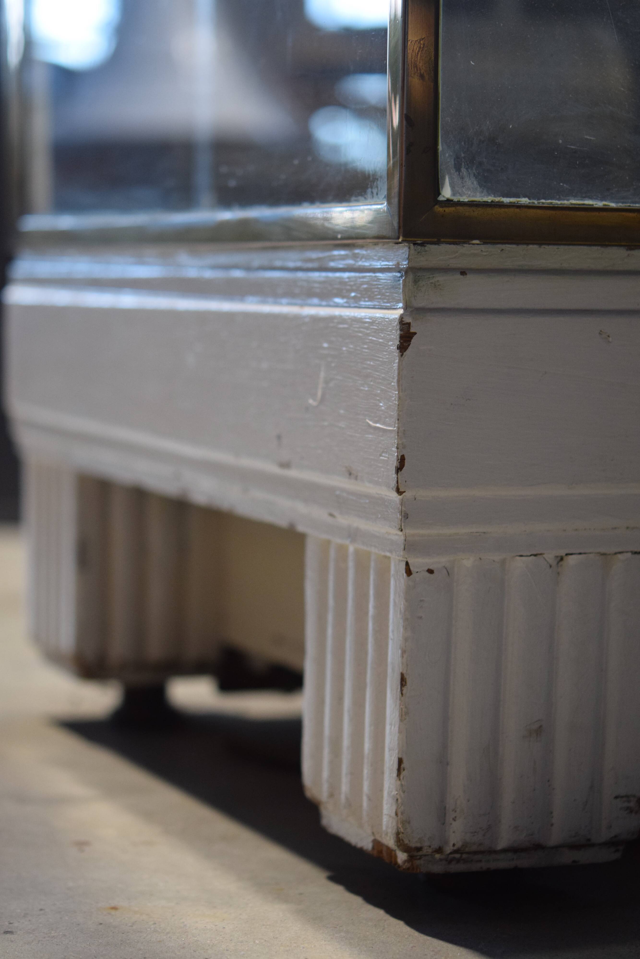 Display cabinet - 1920s