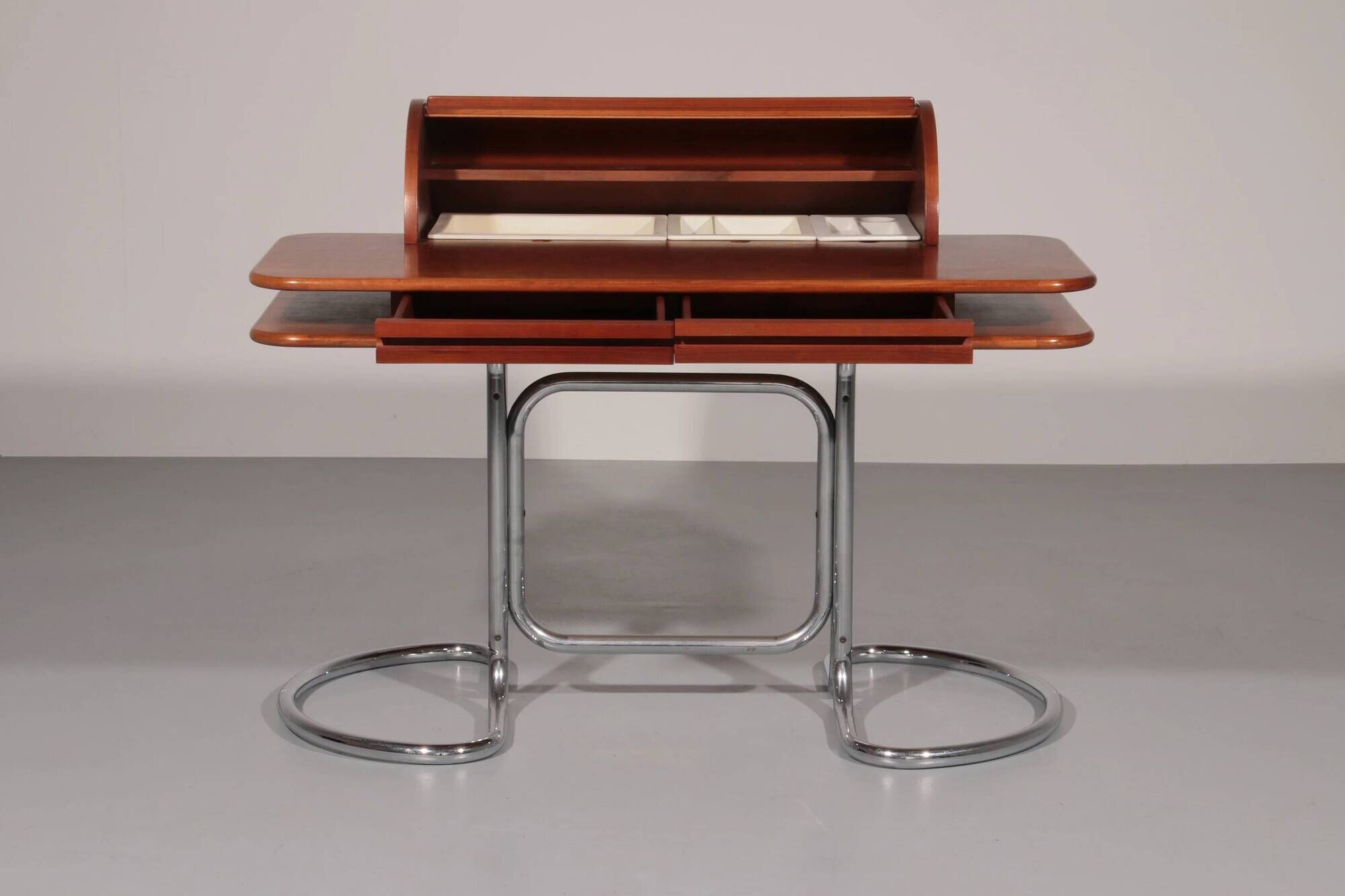 Italian design “Maia” walnut desk by Giotto Stoppino for Bernini, 1960s