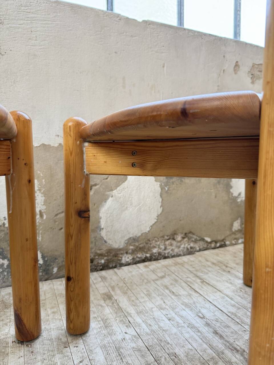 Set of 4 Daumiller pine chairs