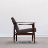 Mid Century Easy Chair in warm grey textil.