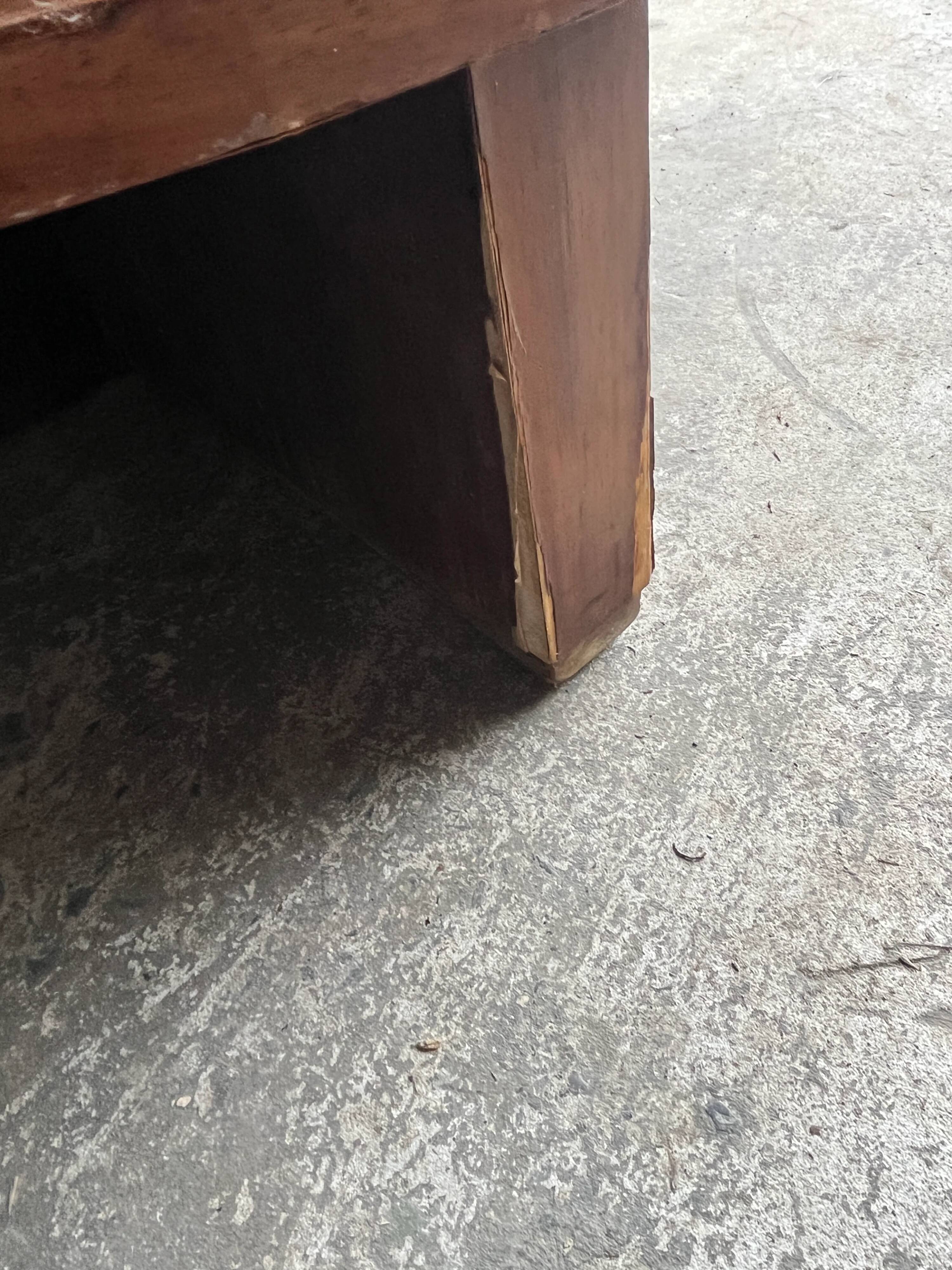 Vintage Art Deco round coffee table with double top
