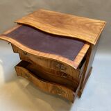 C19th Mahogany Chest Of Drawers Of Serpentine Outline