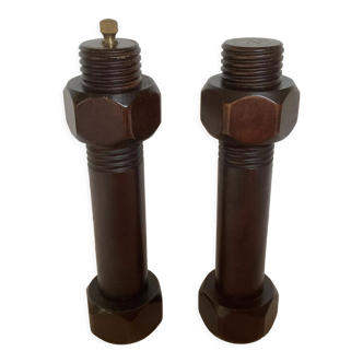 Wooden salt shaker and pepper screw-shaped nut salt and brutalist pepper