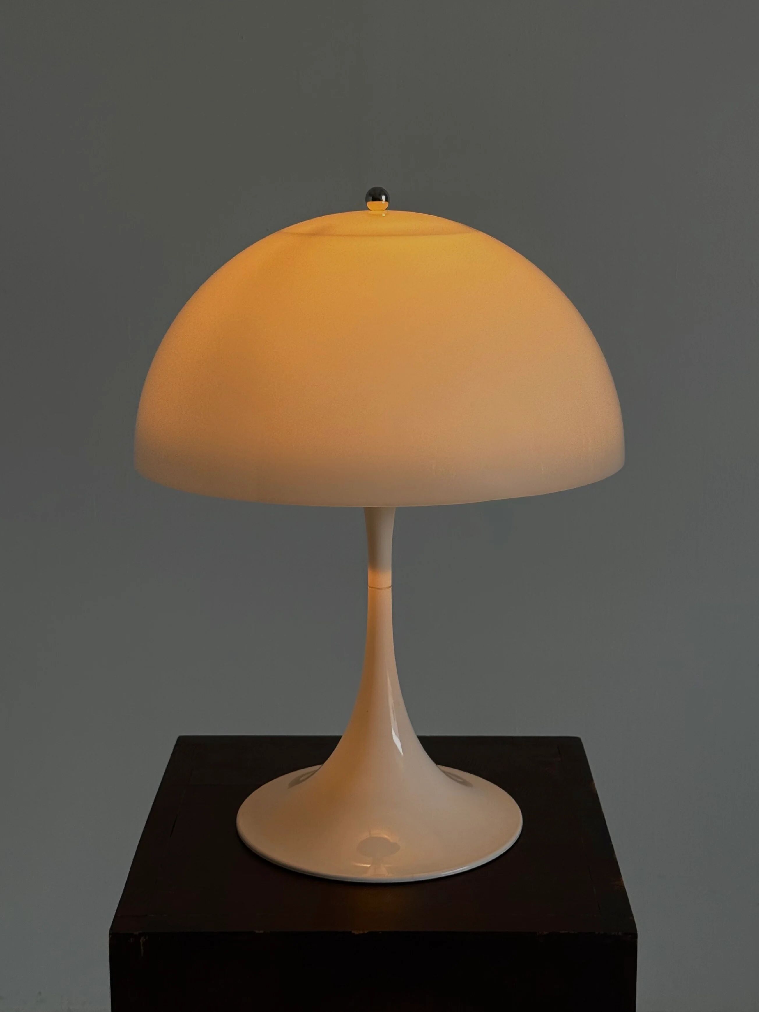 Lampe de table Panthella Louis Poulsen Verner Panton Blanche