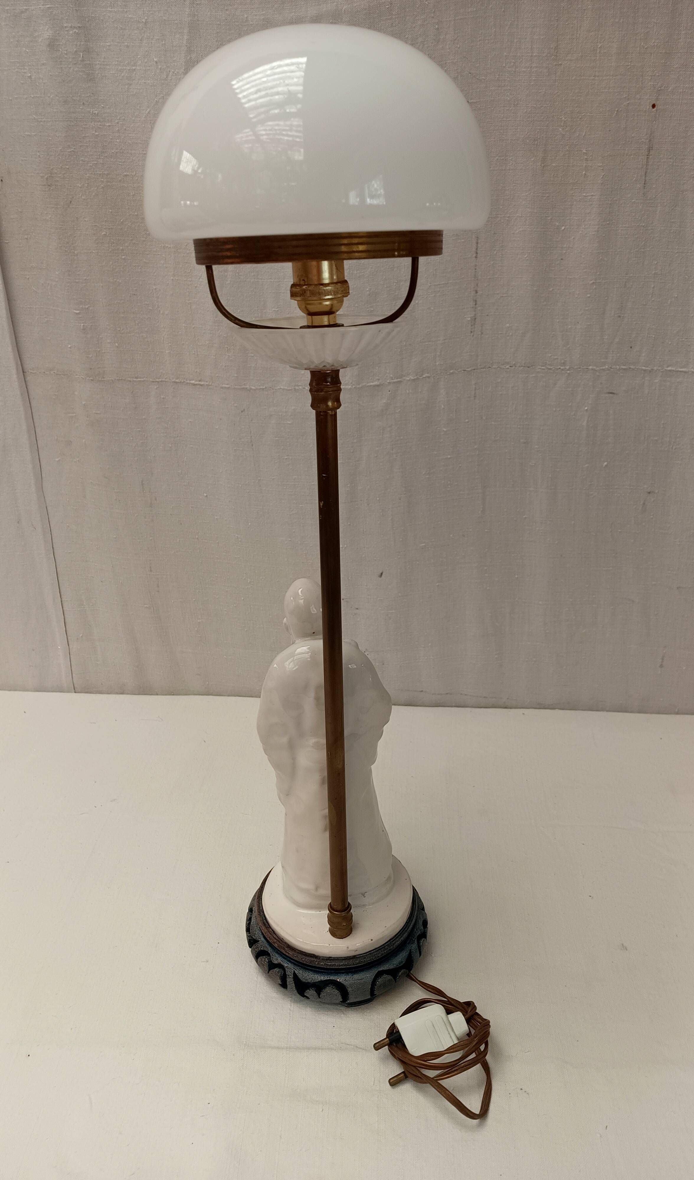 lampe ancienne porcelaine blanche opaline personnage SHOU 51 cm