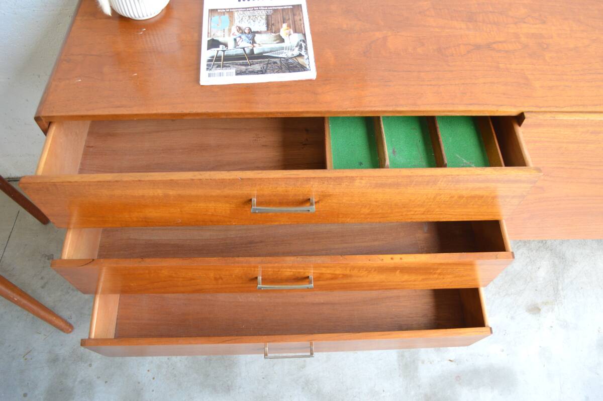 Vintage metal handles enfilade 183cm