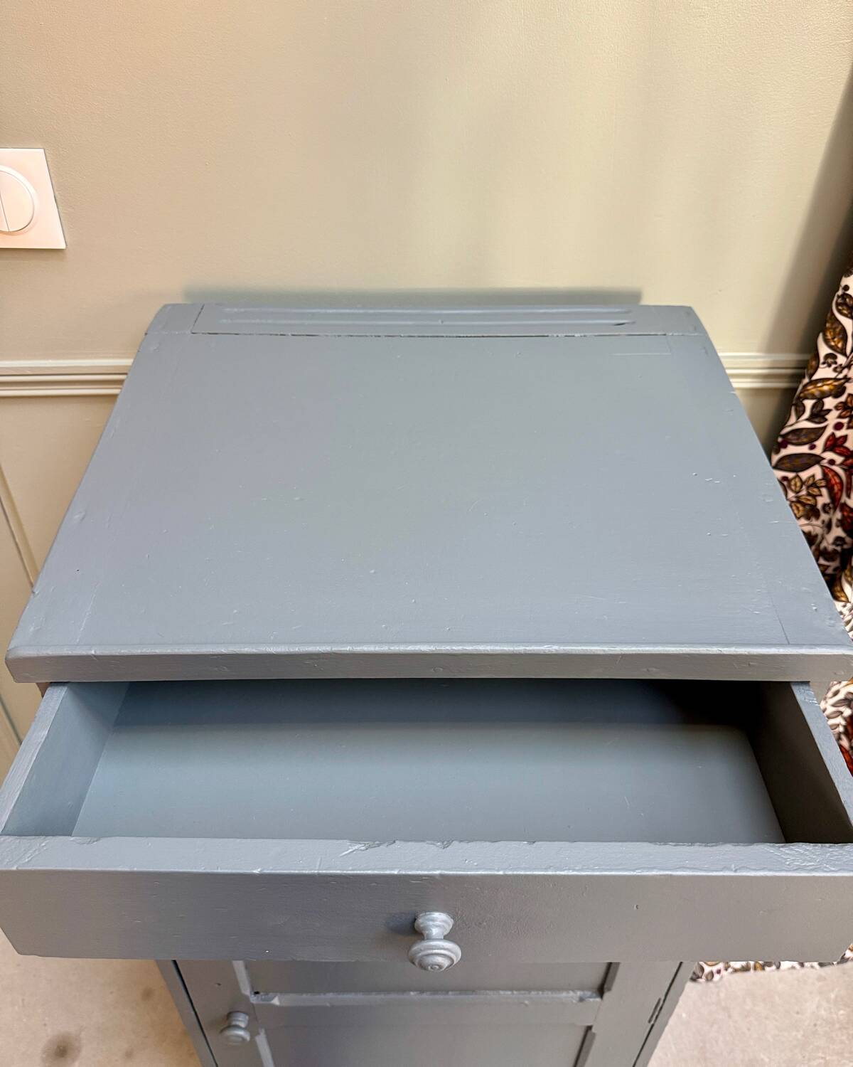 Trade furniture, vinyl furniture (renovated)