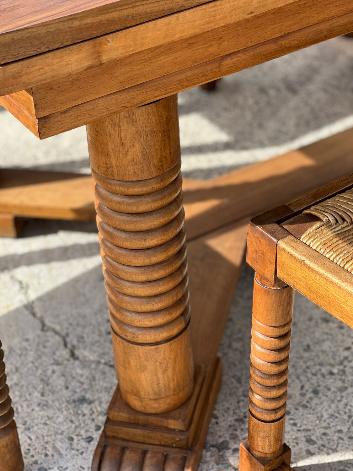 Set table and 4 chairs in walnut 1940