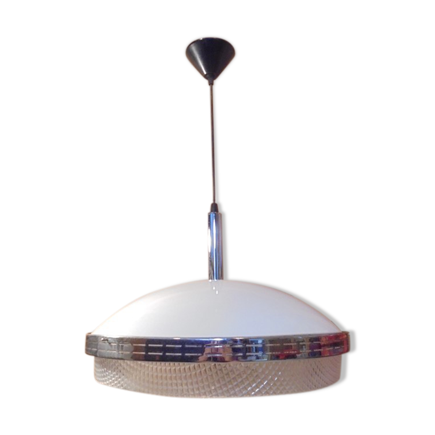 Large UFO suspension