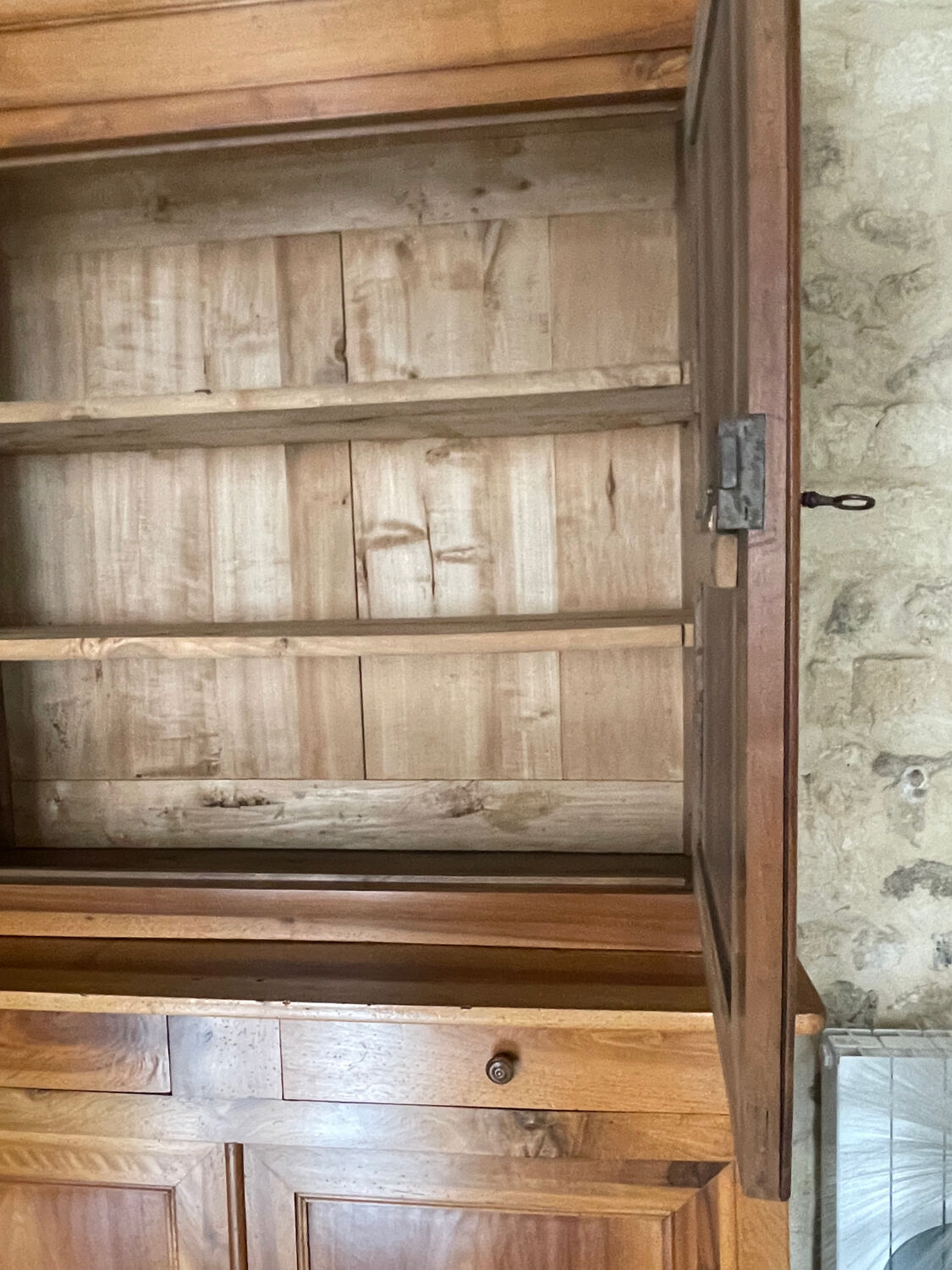 Buffet with 2 bodies in walnut, Louis Philippe style.