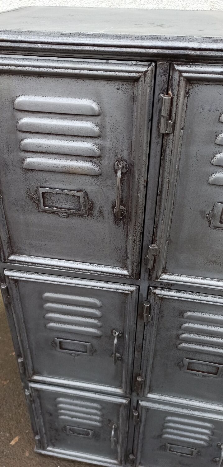 Metal locker