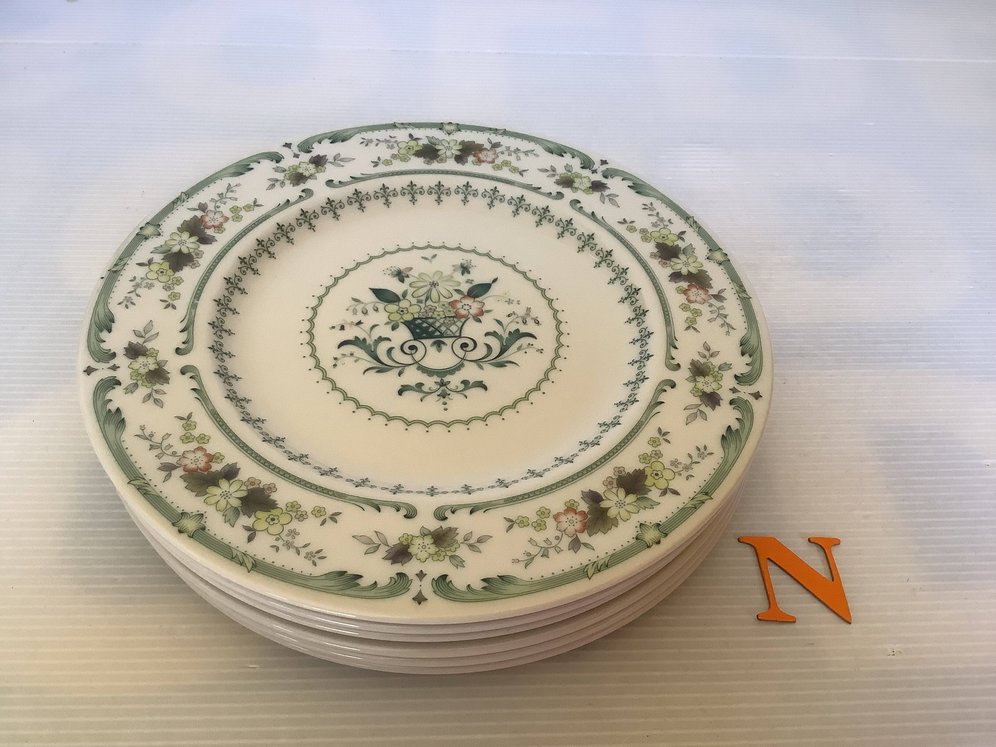 Six assiettes à dessert provençal royal Doulton