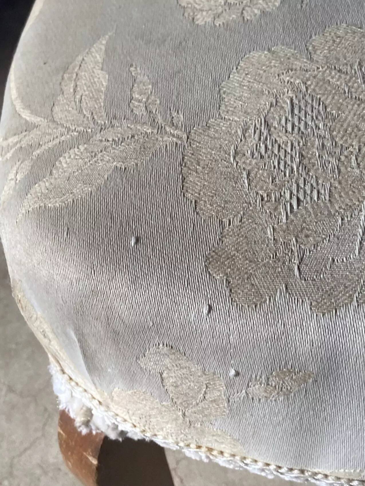 Petit siège de coiffeuse – Fauteuil vintage années 50 Chintz ivoire