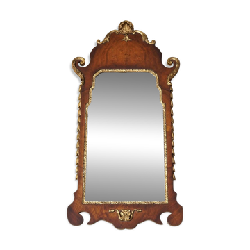 Miroir Mural Style Géorgien Antique en Noyer Sculpté et Doré