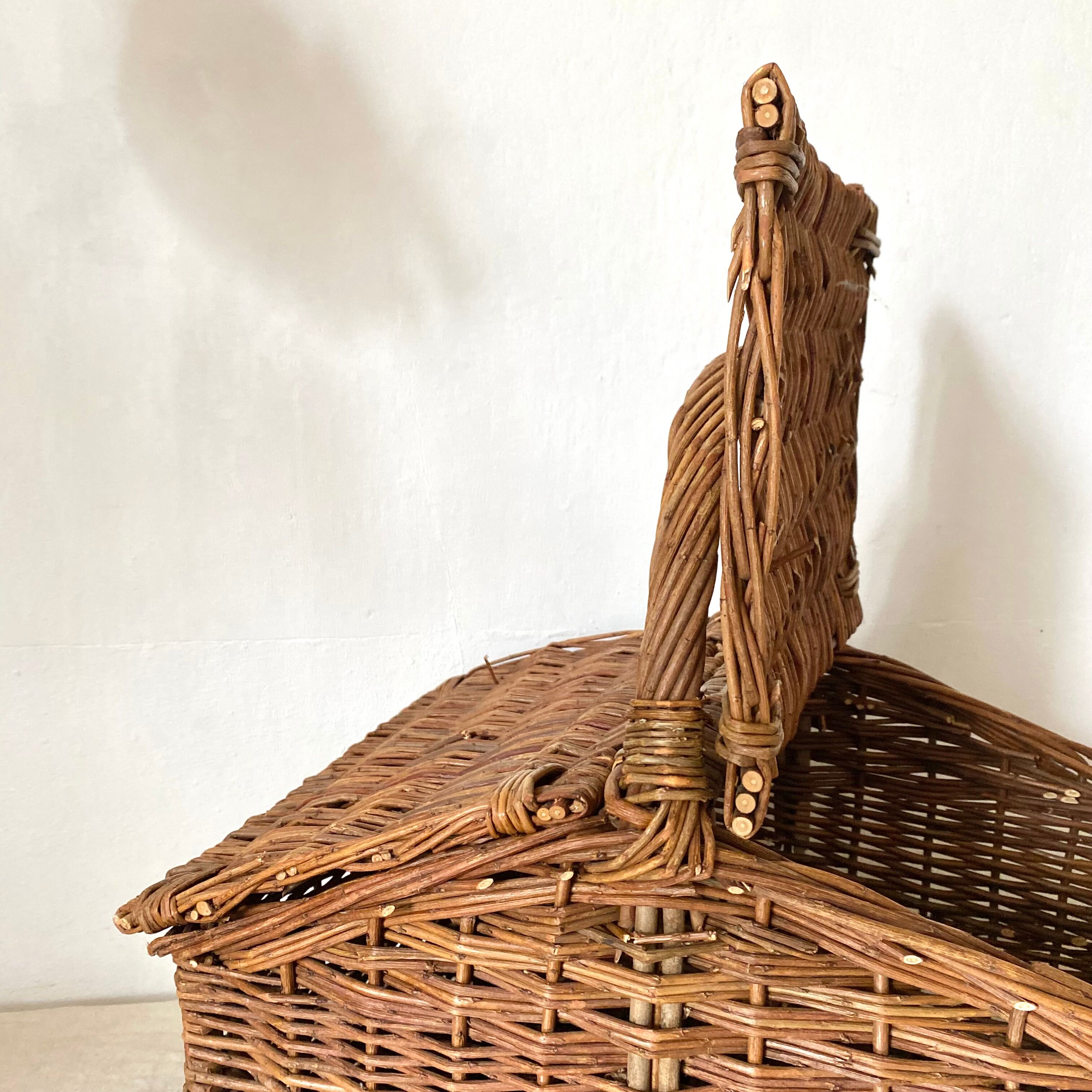 Wicker picnic basket