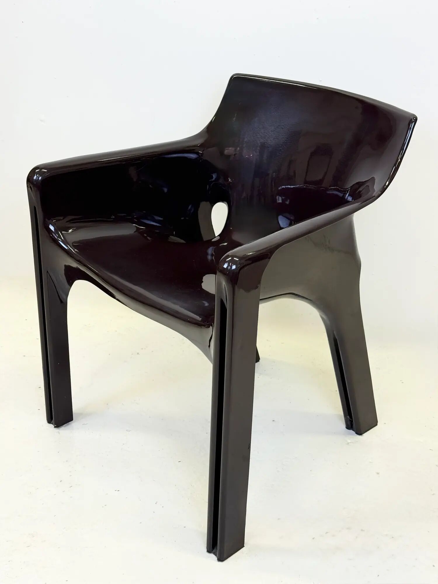"Gaudì" Armchair Chocolate – Magistretti for Artemide, Italy, 1970