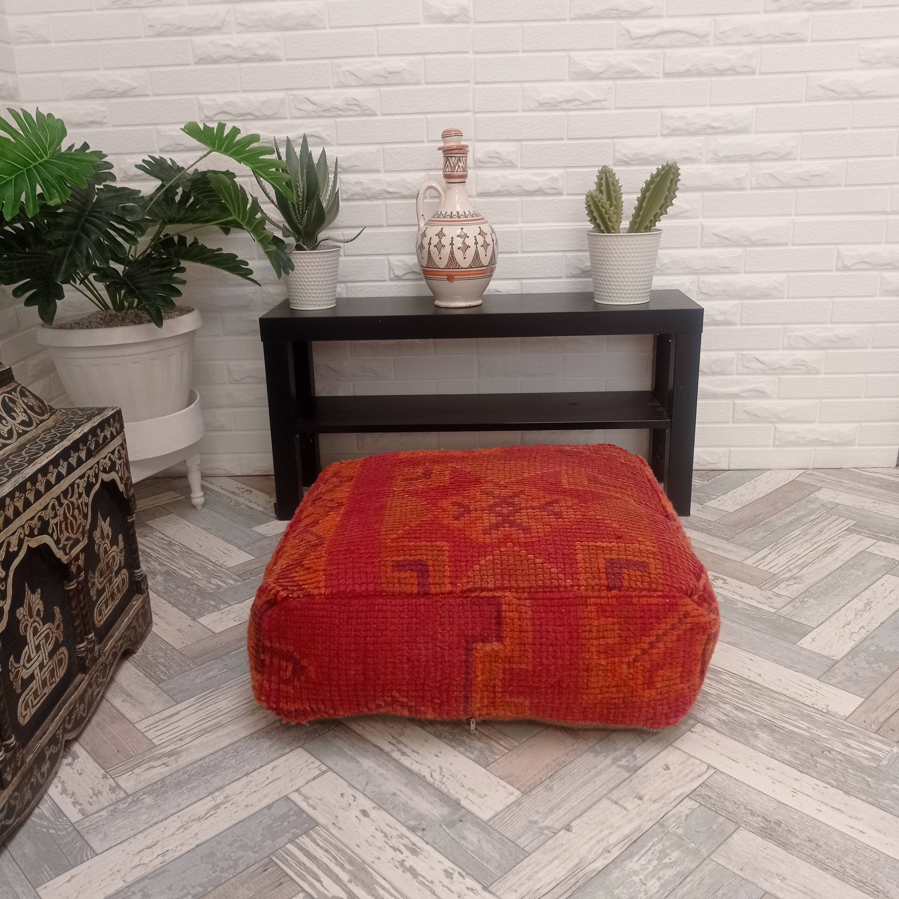Handmade Berber pouf in wool 60 X 60 X 20 CM