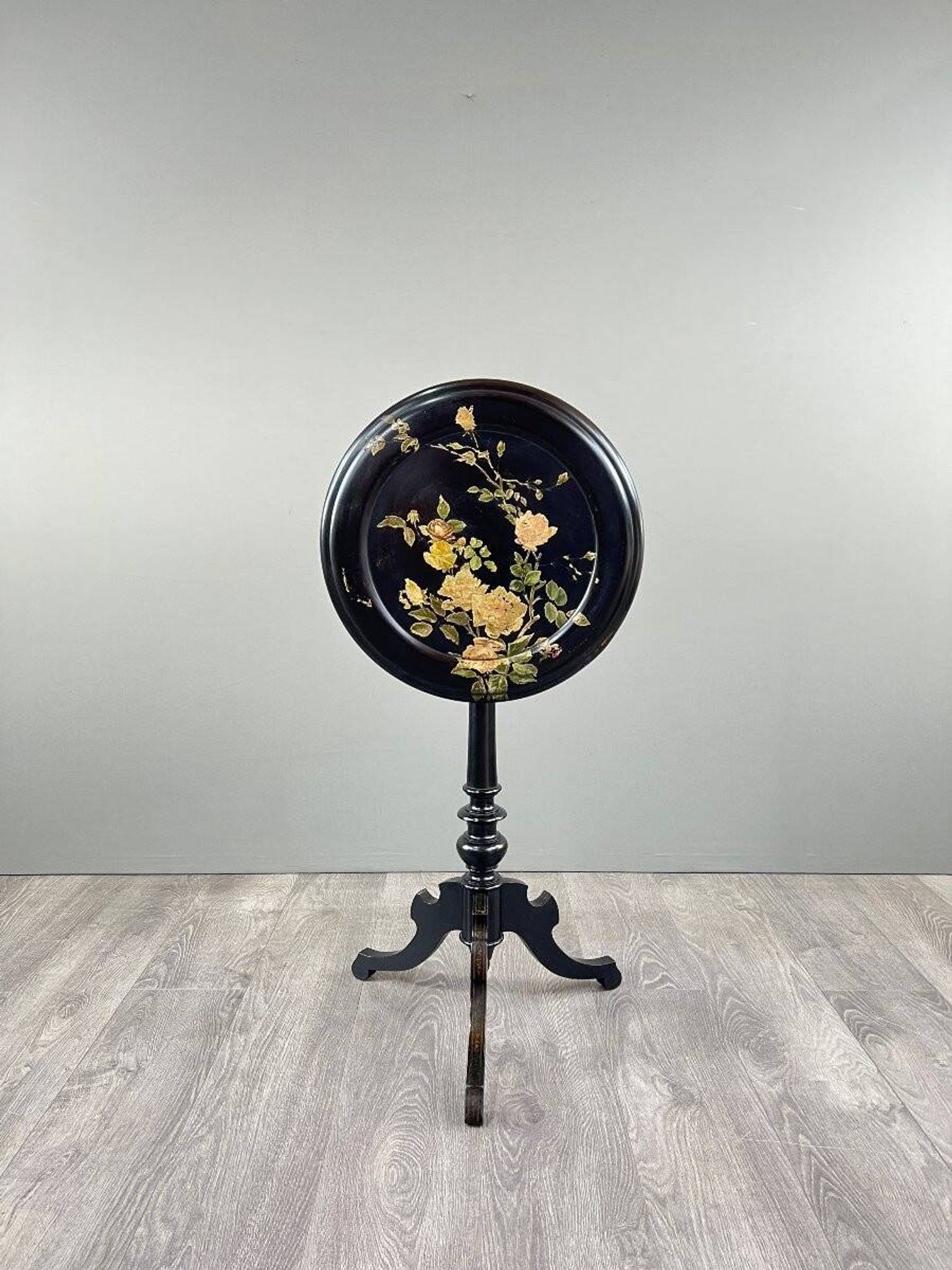 Victorian Style Tilting Top Pedestal Table, 19th Century