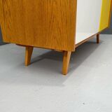 Armoire U-450 en placage de chêne, variante jaune et blanc, Jiří Jiroutek pour Inte
