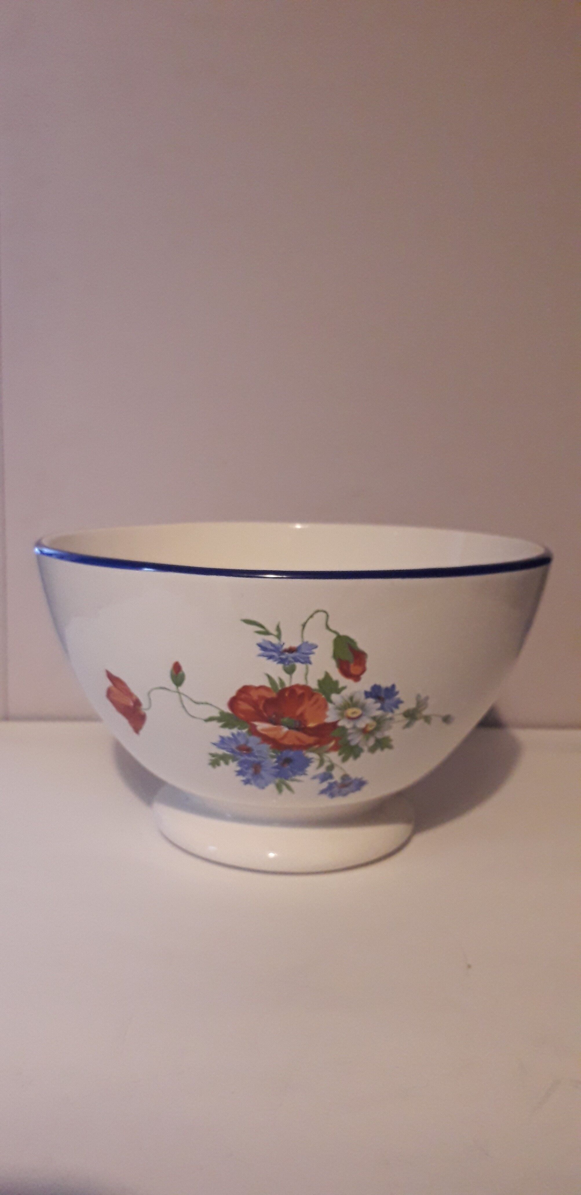Old ceramic bowl "poppies" of Salins