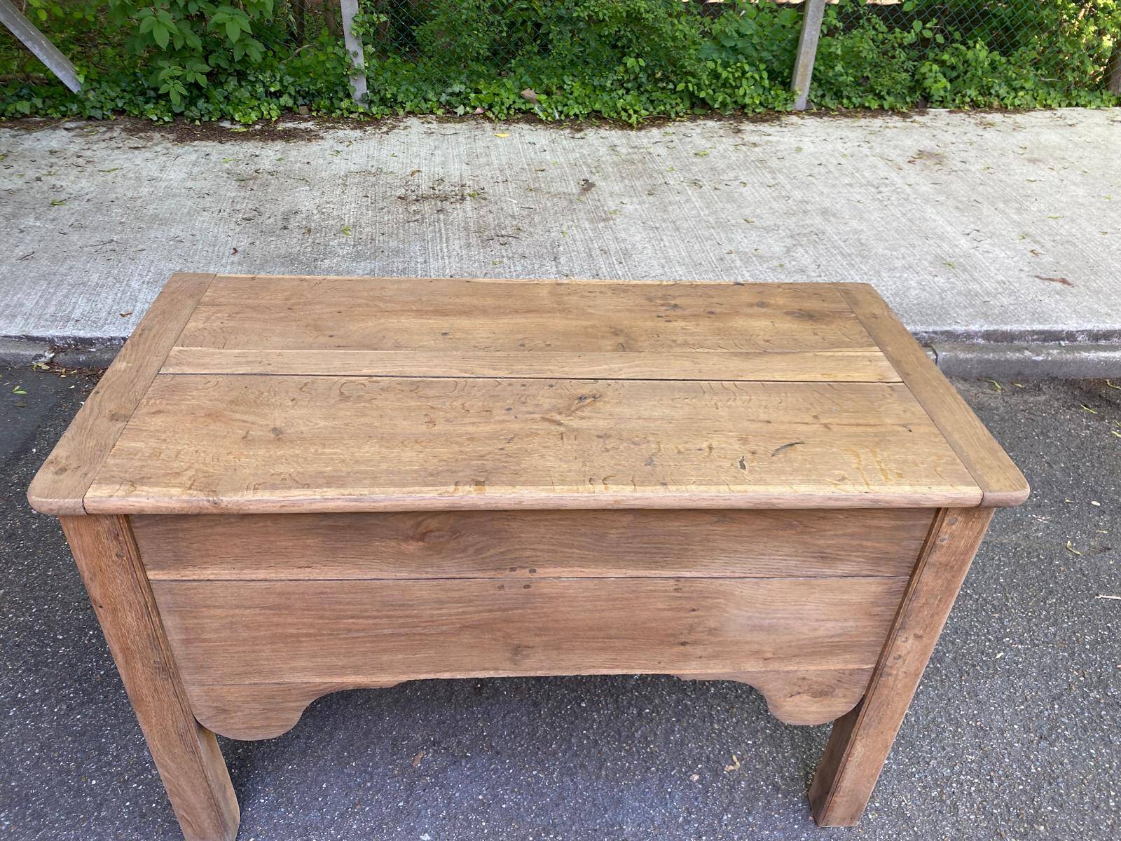 Renovated vintage baker's dough trough in solid oak from the 19th century.