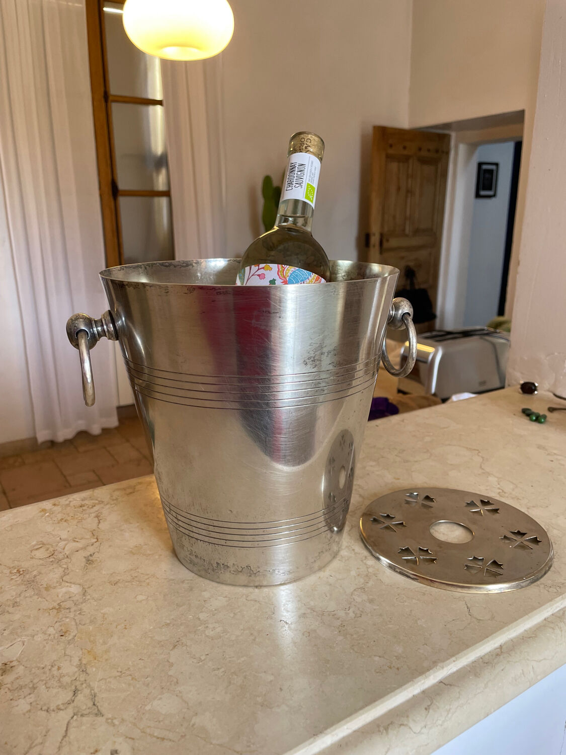 Champagne bucket with its fund