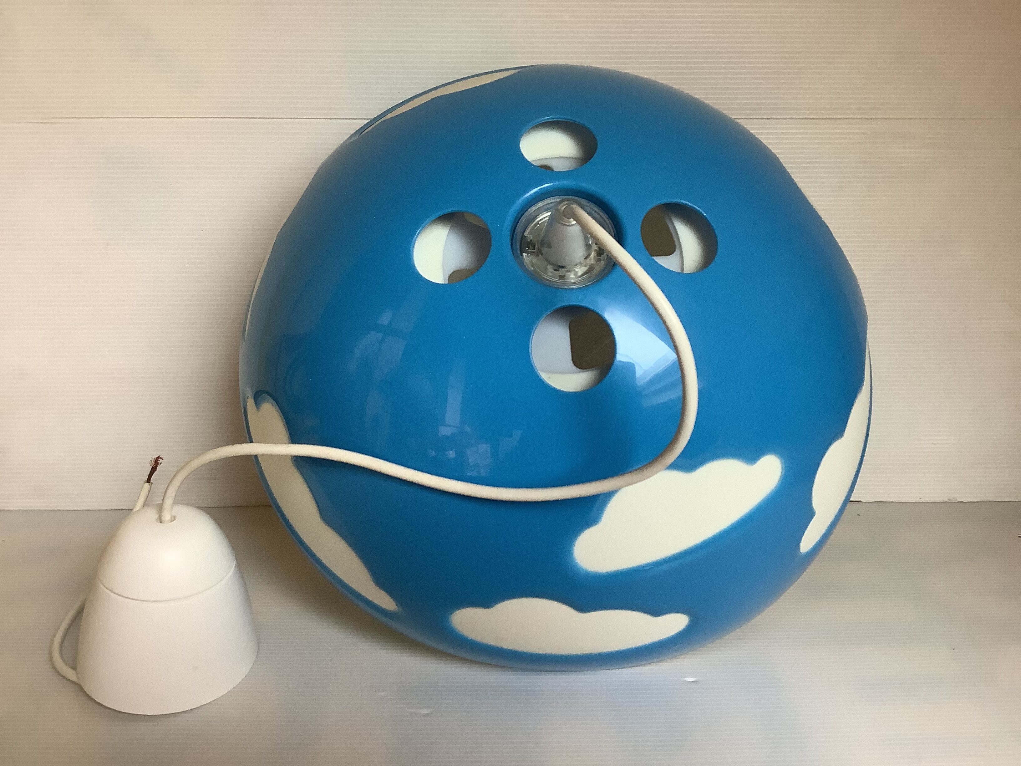 Blue cloud suspension skojig Henrik Preutz