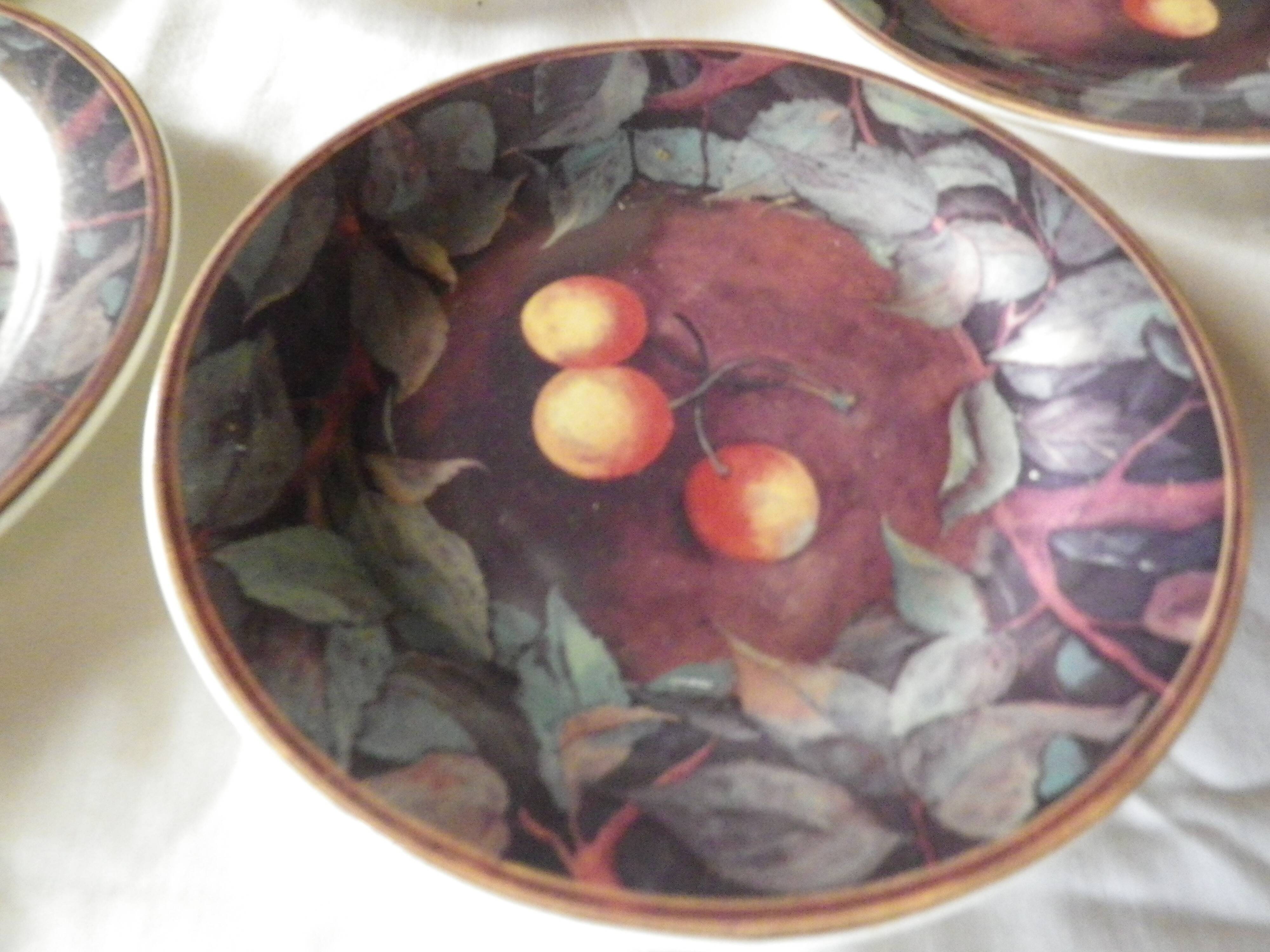 Gien dessert plate with harvest decorations