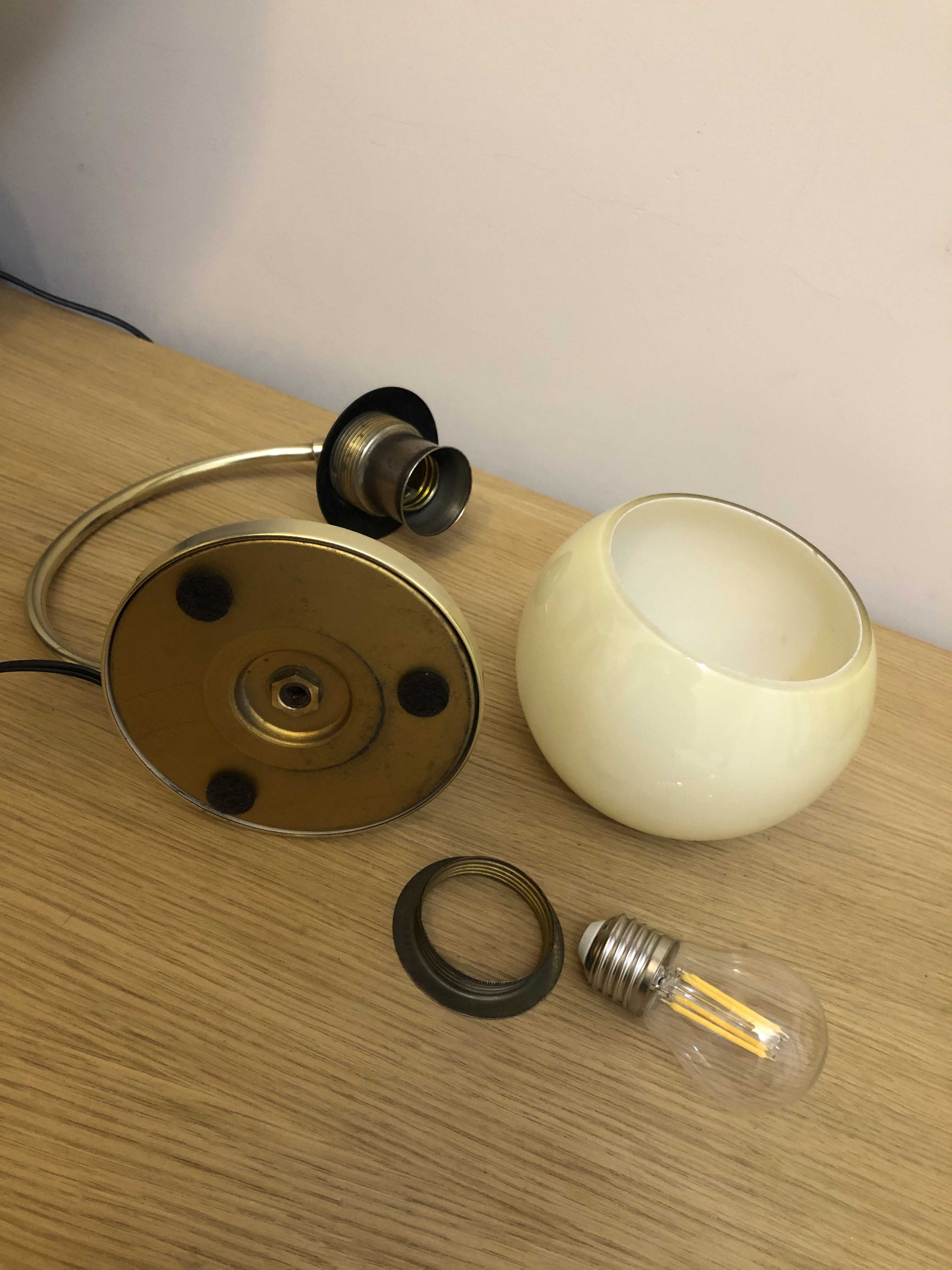 Old lamp articulated with opaline