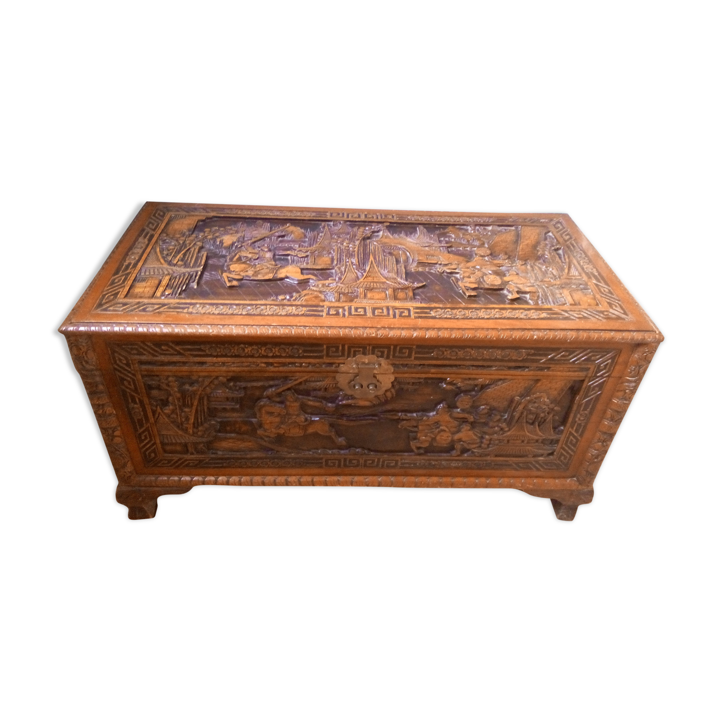 Coffre Indochinois en camphrier sculpté