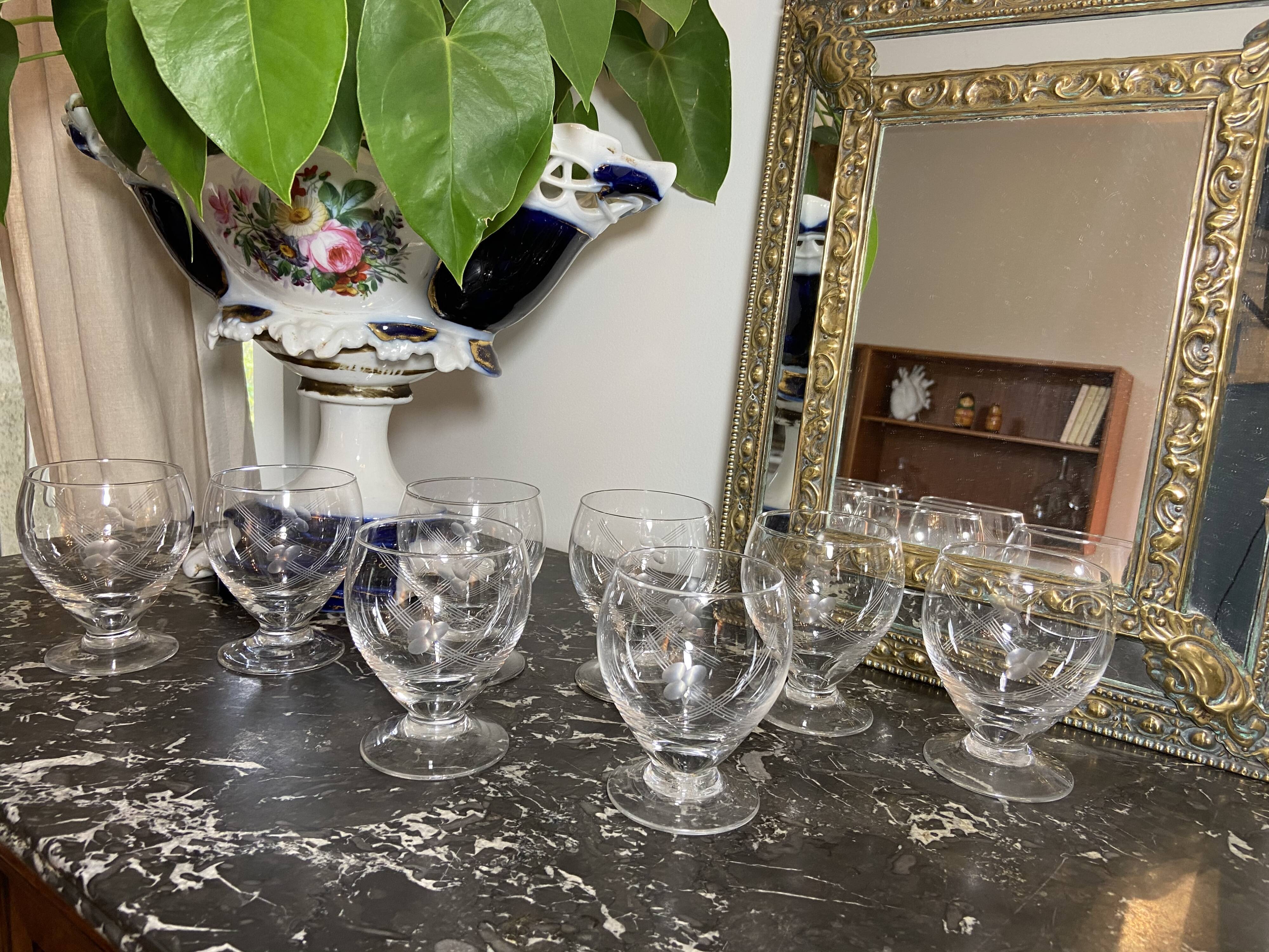8  chiseled glass wine glasses 1960