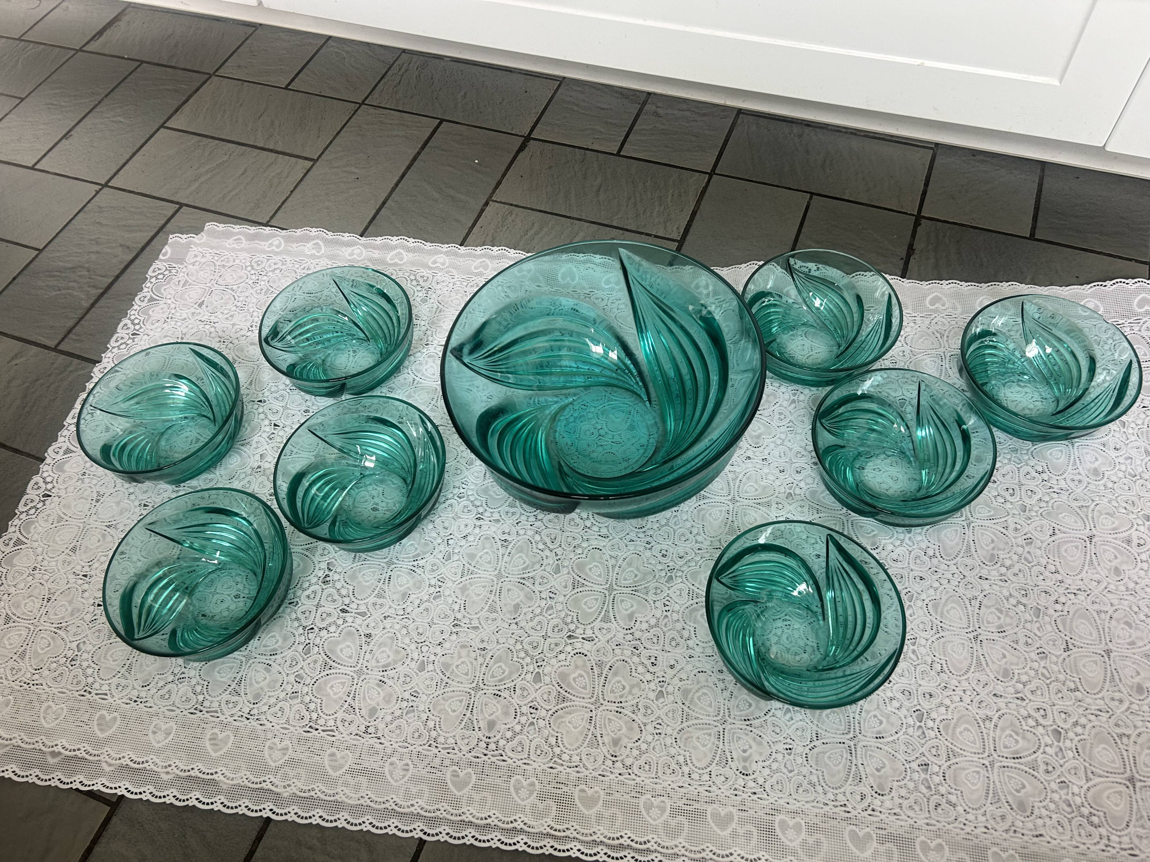 Salad bowl Fruit bowl and bowls